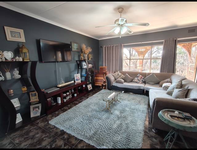2 BEDROOM APARTMENT TO LET IN THREE RIVERS